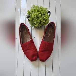 TOMS Women's Classic Canvas Slip-on color:Red. Size: 7M